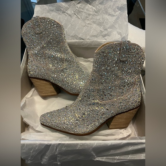 NWOT! Betsy Johnson Silver Glitter Ankle Boots Women’s Size 7! - Picture 5 of 7